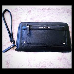 NWT Max Studio| Material Cruz Wristlet/Wallet